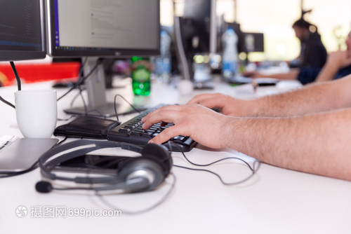 計(jì)算機(jī)軟件開發(fā)器編碼或程序員